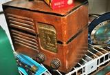 Emerson Breadbox Radio