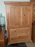Matches beautiful queen-size head and footboard