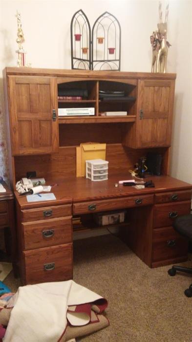 Large desk