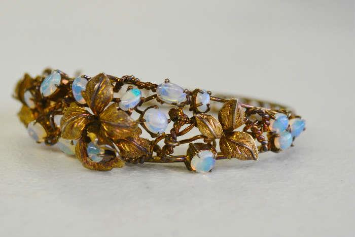 vintage 18k gold bracelet with natural opals