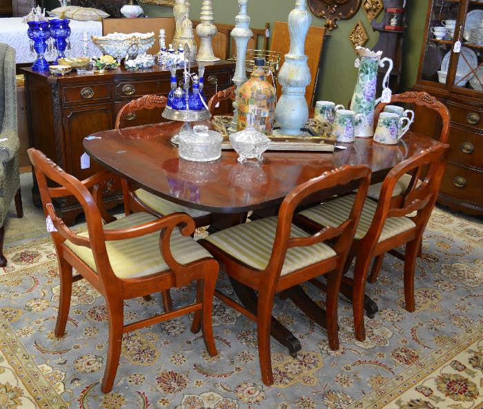 Duncan Phyfe mahogany dining table with 6 chairs