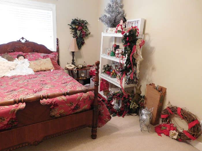 Turned Low Poster Bed, Christmas