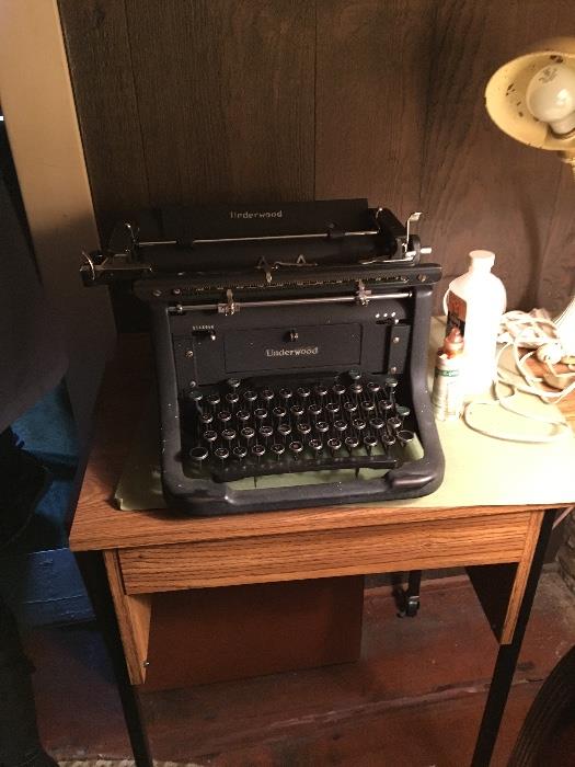 Antique Underwood typewritter...working