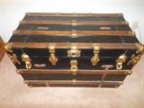Antique trunk/excellent condition 