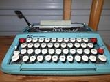 Skyriter portable typewriter/excellent condition