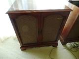 Magnivox speaker cabinet