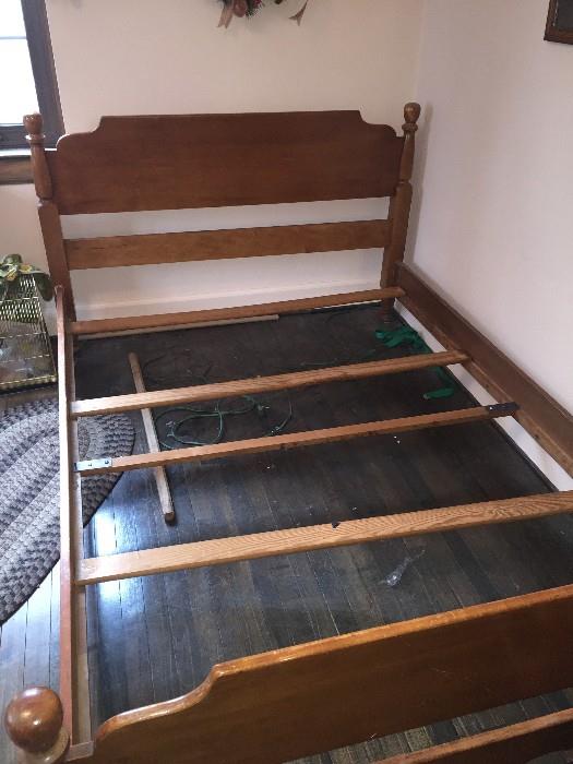 MAPLE DOUBLE / FULL SIZE BED