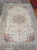 BEAUTIFUL WOOL AREA RUG