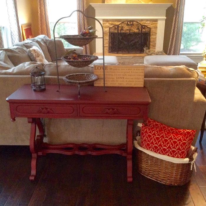 I'm in love with this red chalk painted sofa table. Would be lovely in an entryway too.