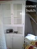 Corner hutch