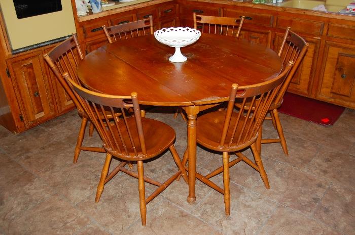 Tell City Dinning Table w/6 Chairs & 4 Leafs