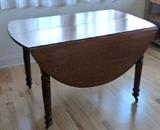 Vintage Drop Leaf table.
Good condition. Has urethane coating for top's protection.
Measures 48.5" x 27.5" (sides down) - 61" both sides up x 39.5" High
Brass casters