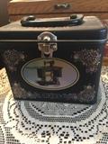 Singer sewing box with sewing notions inside