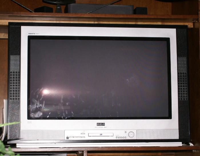 Large Flat Screen HDTV by RCA with Built in DVD Player