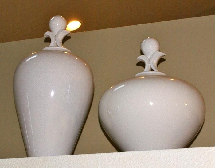 Large Vanguard Accents White Covered Pots