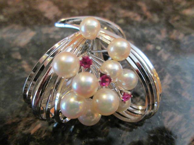 Silver Broach with pearls