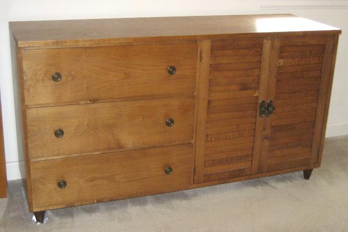 Dresser/buffet cabinet. Solid wood in great condition!