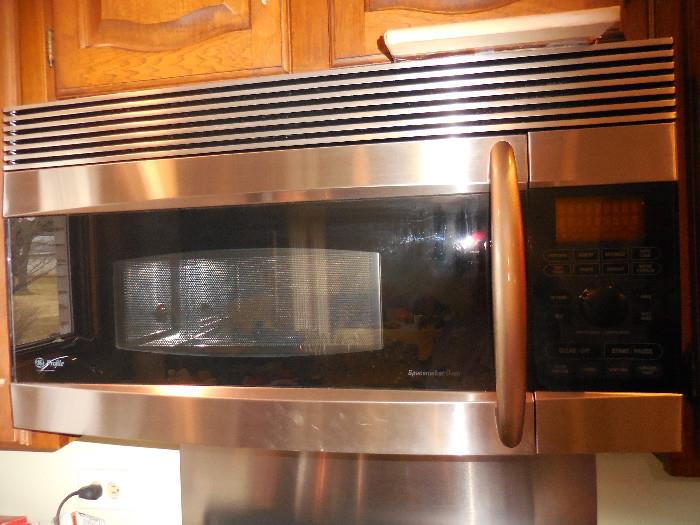 GE Profile Spacemaker Microwave. Confection Oven