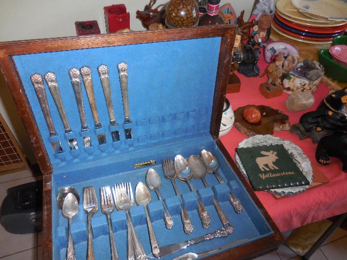 Silver Plate Flatware 6 Piece Place Setting.Chest