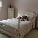 Traditional girls' bedroom set in antique white