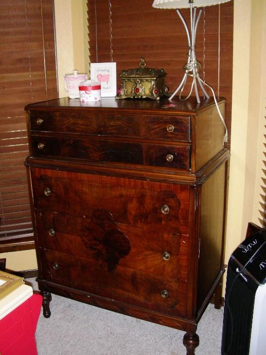 Vintage chest of drawers