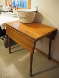Drop leaf table