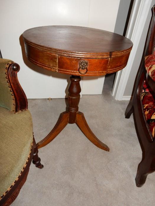 Mahogany Round Vintage Lamp Table