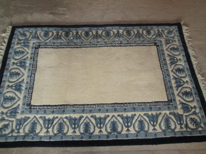 Matching 4' x 6' area rug