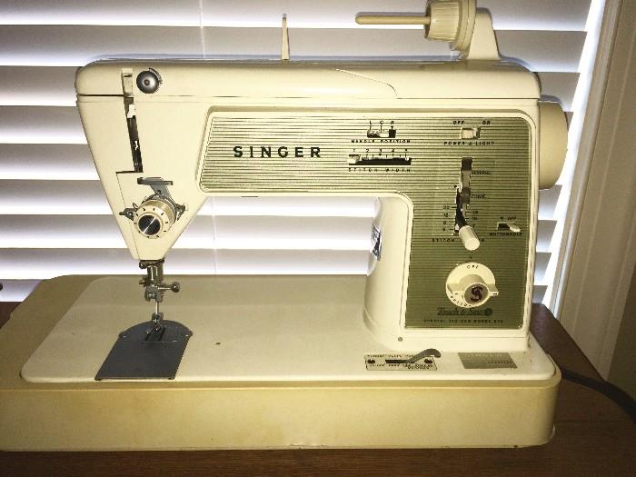 Working vintage Singer portable Touch & Sew model 638