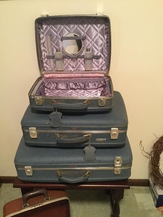 Vintage Blue American Tourister Luggage. 3-Piece Set in Great Condition