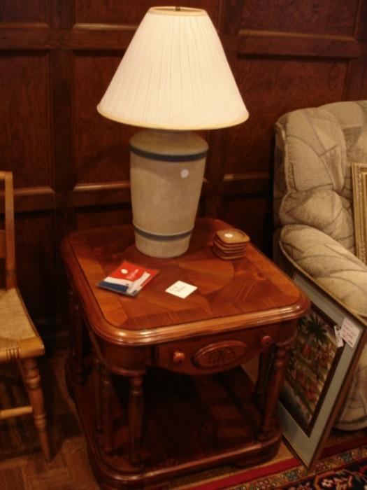 Casual end/lamp table in traditional styling