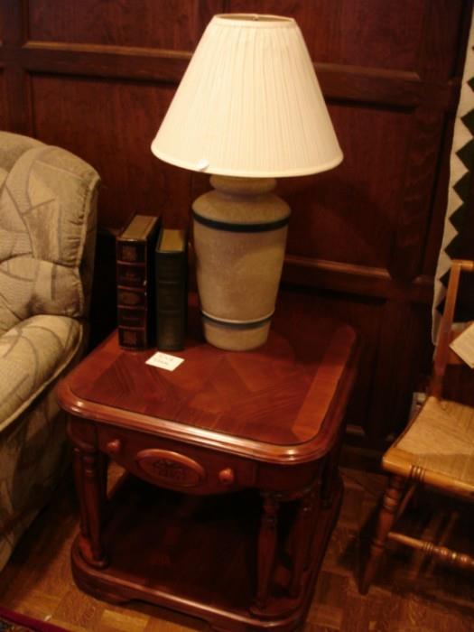 Casual end/lamp table in traditional styling