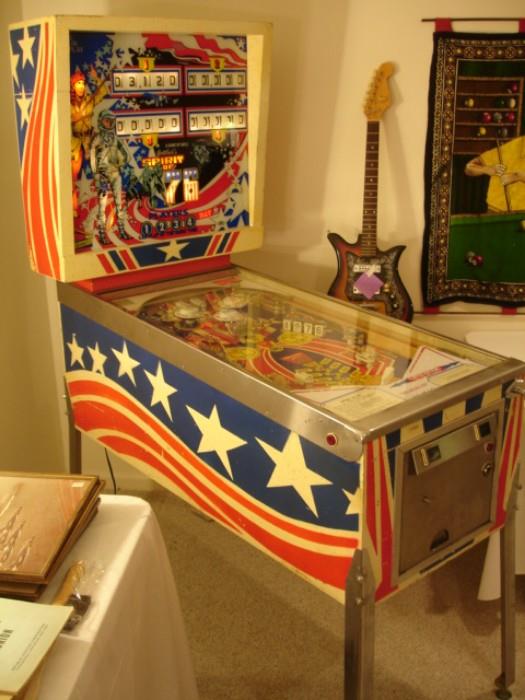 Gottlieb "Spirit of '76" pinball machine, in excellent working condition