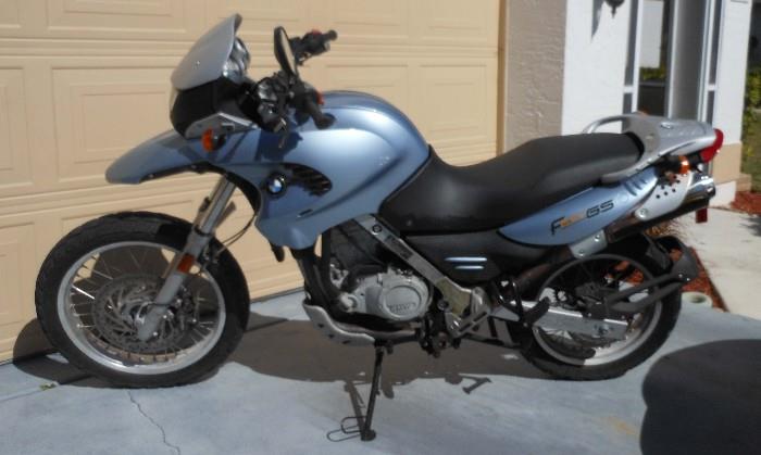 BMW  motorcycle, runs good , speedometer 8520, clean title, 2001, CC 650  asking $2850.00 