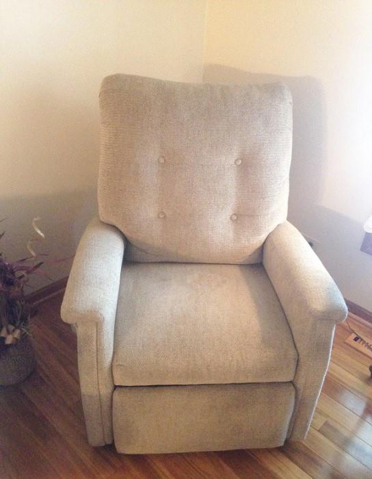Pride Power Lift Recliner, Near New. Works Great!