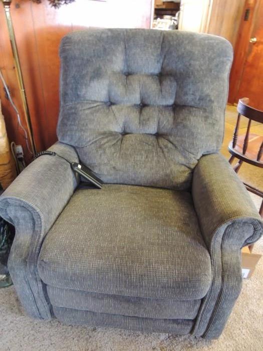 Catnapper Power lift recliner chair, lightly used! 