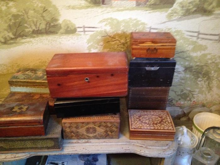 COLLECTION OF SMALL BOXES WOODEN AND METAL
