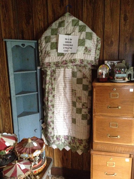 Green diamond quilt with 2 shams