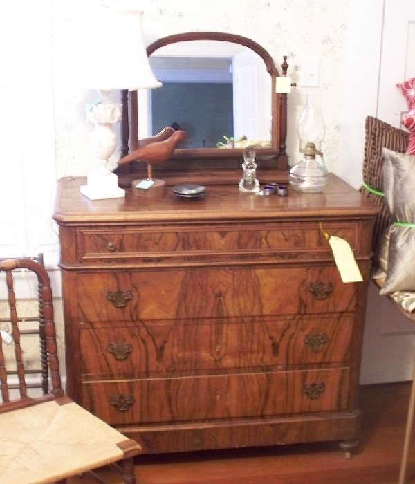Chest of drawers with separate shaving mirror