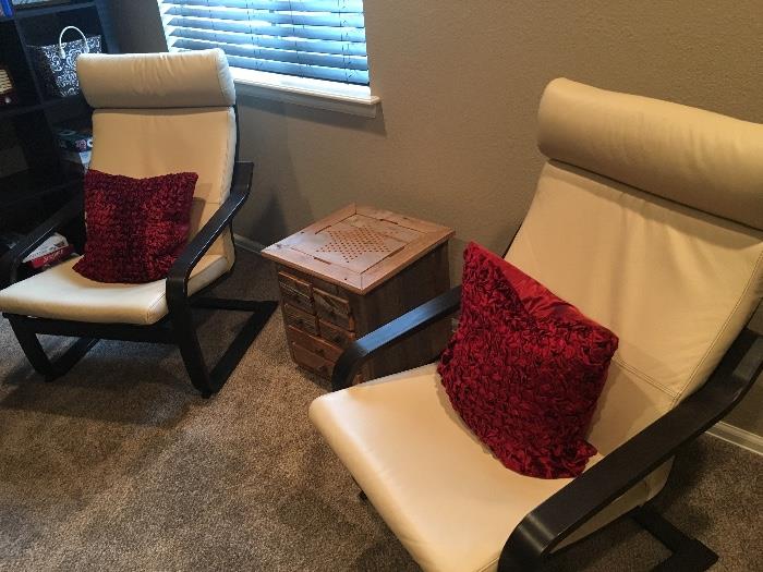 Light but comfy set of matching chairs