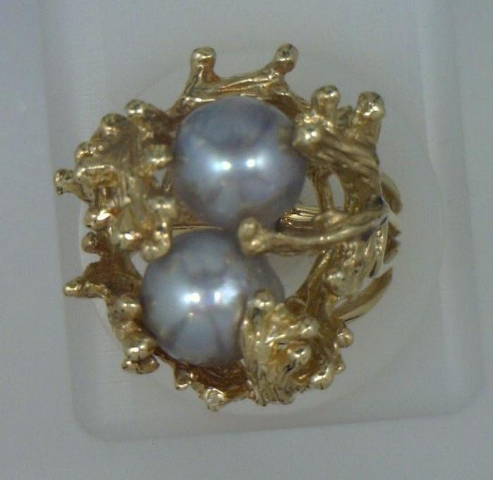 14K yellow gold ring, two gray pearls