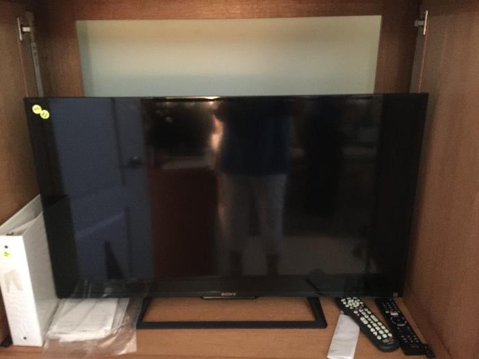 Almost new flat screen TV