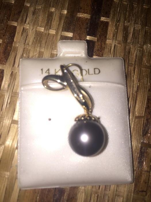 TAHITIAN BLACK PEARL PENDANT IN 14K GOLD WITH DIAMONDS