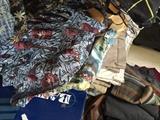 MENS CLOTHING SIZE MEDIUM / PANTS SIZE 32-34