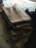 MENS CLOTHING SIZE MEDIUM / PANTS SIZE 32-34