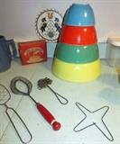 Vintage Pyrex Nesting Bowls Primary Color Yellow Green Red Blue 