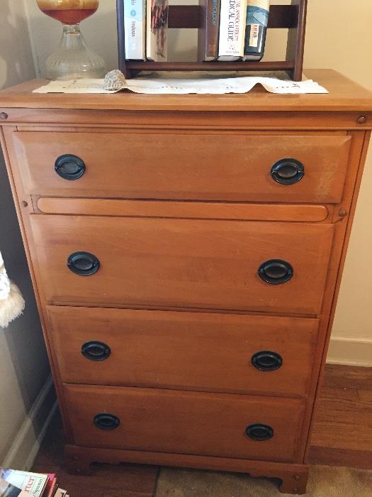 Maple solid wood chest of drawers