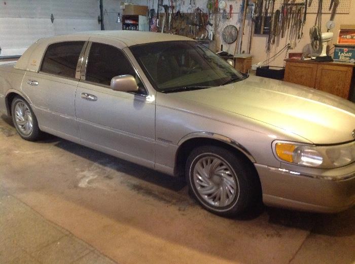 1999 Lincoln Town Car Millenium Cartier edition, 86,250 miles, loaded, serviced by Bolyard's