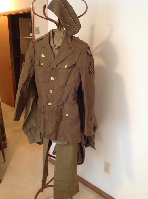 WWII uniform of Staff Sgt. George Blossom, Army Air Corps band 1942-46