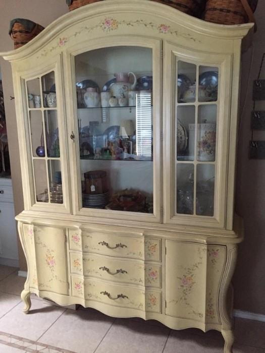 Romweber French Provincial/Queen Anne Style China Cabinet